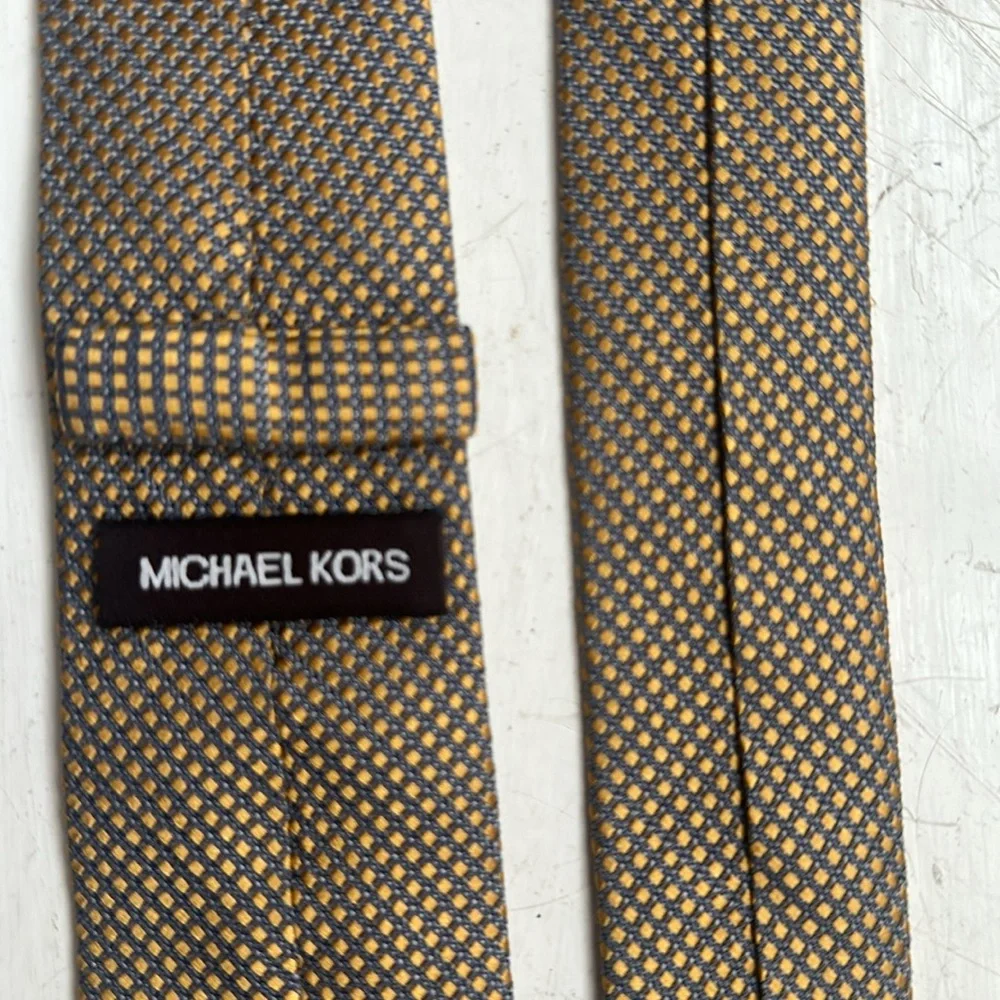 Michael Kors Slim Skinny Gold Blue Hand Made 100% Silk Jacquard Tie